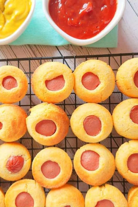 These mini corn dog muffins from scratch will be a hit with kids. This recipe whips up in 20 minutes and is perfect for snacks and easy school lunches. These fun treats combine the classic flavors of corn dogs with the convenience and portability of muffins. They are a great homemade corn dog muffin recipe. https://www.rfr.bz/plm7tjc Mini Corn Dog Muffins, Gluten Free Corn Dogs, Dog Muffins, Corn Dog Muffins, Mini Corn Dogs, Fun Dinner, Corn Dog, Corn Muffins, Chili Bowl