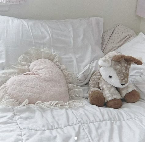 Rose Pastel, Cute Stuffed Animals, Dream Bedroom, Bedroom Inspo, My New Room, Dream Room, New Room, Future House, Room Makeover