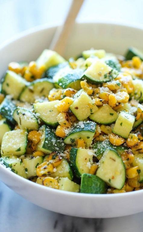 Zucchini Recipes Healthy, Sommer Mad, Resep Salad, Corn Recipe, Parmesan Zucchini, Veggie Side Dishes, Squash Recipes, Idee Pasto Sano, Vegetable Sides