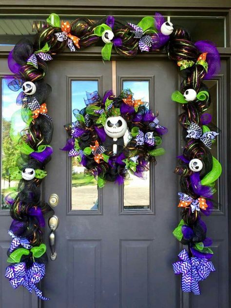 The Nightmare  before  Christmas  Front door  decoration Nightmare Before Christmas Tree, Halloween Decor Diy, Nightmare Before Christmas Decorations, Homemade Halloween Decorations, Diy Halloween Decor, Nightmare Before Christmas Halloween, Adornos Halloween, Christmas Front Doors, Halloween Door Decorations