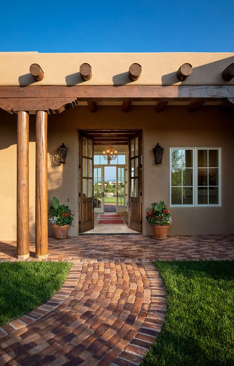 Santa Fe Style Homes Exterior, Southwest Home Exterior, Taj Mahal Granite, Southwestern Home Exterior, Divided Light Windows, Modern Adobe House, Earthen House, Adobe Style Homes, Adobe Houses