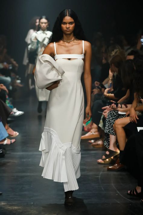 Rokh RTW Spring 2024 Outfits Runway, Runway 2024, Ss 2024, Runway Dresses, Knitwear Fashion, Rayon Dress, Fashion Weeks, Spring 2024, White Outfits