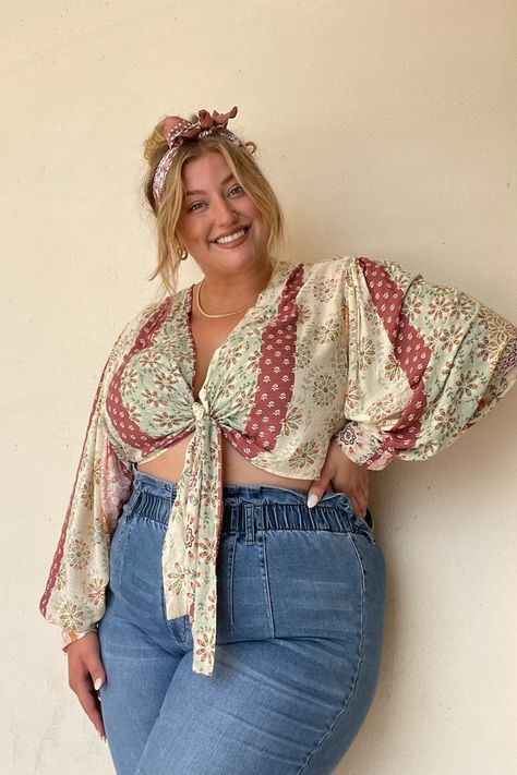 Boho Womens Clothing Plus Size, Midsize 2023 Fashion, Bohemian Fashion Plus Size, Hippy Outfits Plus Size, Plus Size Hippie Clothes, Midsize Festival Fashion, 70s Aesthetic Fashion Plus Size, Plus Size Boho Fashion Bohemian Clothing, Boho Outfit Plus Size