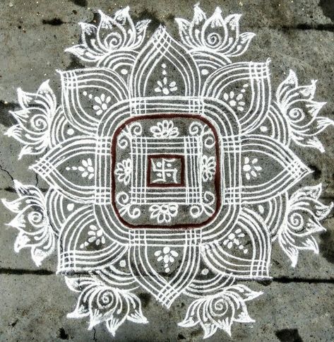 2024 happy new year muggulu Discover stunning and intricate new year kolam designs for 2024 on our website, showcasing the artistry and beauty of this traditional Indian form of rangoli. Kaavi Kolam, Rangoli Designs Videos, New Year Muggulu, Dhanurmasam Muggulu, Colour Rangoli, Sankranthi Muggulu, Rangoli Designs Photos, Rangoli Designs Simple Diwali, Latest Rangoli