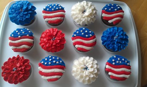 Fourth of july cupcakes Fourth Of July Cupcakes, Patriotic Cupcakes, Patriotic Cake, Fourth Of July Cakes, Man With A Beard, Patriotic Food, Patriotic Desserts, 4th Of July Cake, Holiday Cupcakes