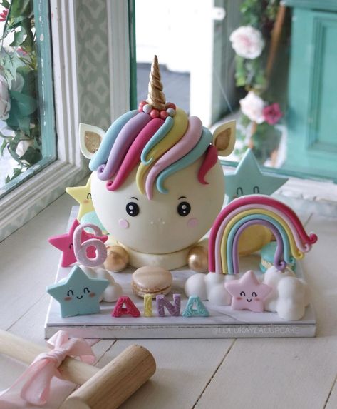 Unicorn Pinata Cake, Sebastian Cake, Piniata Cake, Pinata Design, Pinata Unicorn, Monster Inc Cakes, Popsicles Cake, Bomb Cake, Chocolate Pinata