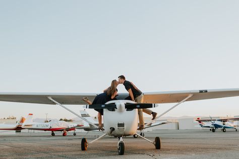 Aviation Wedding Theme, Pilot Wedding, Airport Wedding, Airplane Wedding, Safe The Date, Aviation Wedding, Themed Engagement Photos, Couples Ideas, On The Plane