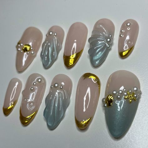 mermaid nails for Emma 🧜‍♀️ shape : Almond M inspo : pinterest #pressonnails #nails #nailart #3dnailart #mermaidnails #summernails #nailinspo Mermaid Nails, 3d Nail Art, Nails Nailart, Nails Inspiration, Press On Nails, Summer Nails, Nail Inspo, Almond, Mermaid