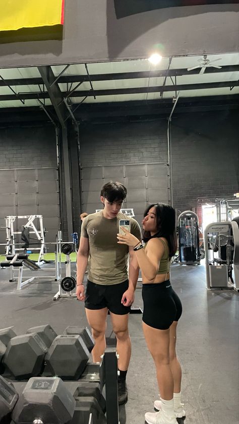 Gym Bro Outfit, Couples Gym Pictures, Gym Pose, Gym Story, Gym Couple, Match Outfits, Gym Pictures, Big Boi, Gym Girl