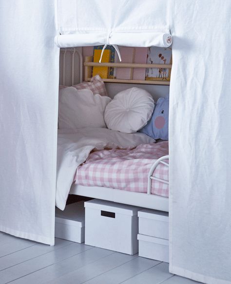 Privacy curtain for a shared kids’ room - IKEA Ireland Camera Ikea, Stuva Loft Bed, Small Bedroom Storage Solutions, Studio Hacks, Small Shared Bedroom, Shoe Storage Small Space, Shared Girls Room, Kids Shared Bedroom, Animiertes Gif