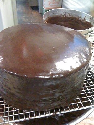 Recipes for You: Old Fashioned Fudge Cake Old Fashioned Chocolate Fudge, Fudge Icing, Family Meal Prep, Old Fashioned Fudge, Rhubarb Desserts, Cake Frosting Recipe, Ganache Recipe, Farm Cake, Kitchen Grill