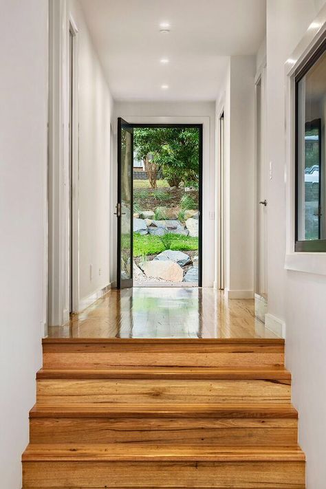 Modern entrance and hallway with split level. Modern Front Entry, Split Level Entry, House Designs Ireland, Split Entry, Modern Entrance, Split Level House, Front Entrances, Split Level, Front Entry