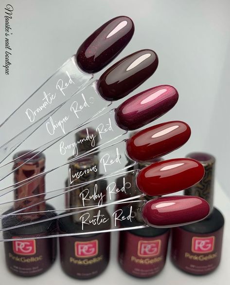 𝑀𝒶𝒶𝒾𝓀𝑒’𝓈 𝓃𝒶𝒾𝓁 𝒷𝑜𝓊𝓉𝒾𝓆𝓊𝑒 ღ on Instagram: “D R A M A T I C // Vergelijkings swatch met Dramatic Red, toch echt een unieke kleur met zijn prachtige glitters/shimmers! 😍♥️🍷🌹…” Emerald Green Nails Design, Dark Emerald Green Nails, Nails Photography, Biab Nails, Pink Gellac, Tropical Nails, Red Sangria, Green Nail Designs, Blue Nail Art