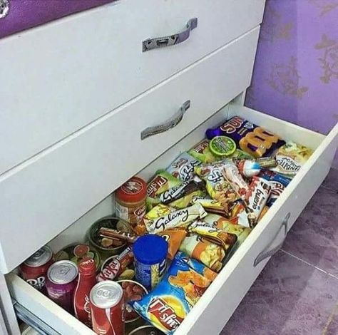 Drawer Inspiration, Sleepover Room, Snack Station, Asian Snacks, Sleepover Food, Japanese Snacks, Cafe Food, Save Food, Yummy Food Dessert