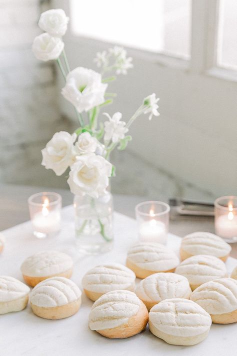 Pan Dulce Wedding, Mexican Wedding Foods, Latino Wedding, Mexican Dessert Table, Conchas Pan, Mexican Theme Wedding, Mexican Wedding Cake, Mexican Inspired Wedding, Mexican Themed Weddings