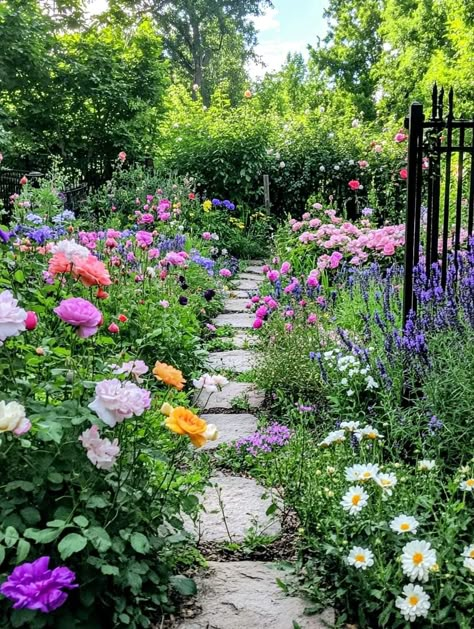 English Garden Front Yard, Raised Gardens, Bird Bath Garden, Cottage Garden Design, English Cottage Garden, Have Inspiration, Garden Pathway, Garden Landscape Design, Nature Garden