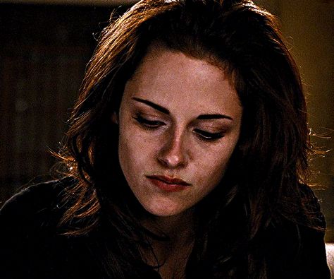 rileykeouhg Twilight Gif, Kristen Stewart Gif, Bella Swan Aesthetic, Gfx Resources, Twilight Scenes, Twilight Saga Breaking Dawn, Bella Cullen, Aesthetic Gifs, Breaking Dawn Part 2