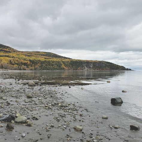 Photo par norditude architecture · paysage panoramique du fleuve Saint-Laurent dans Charlevoix en automne Saint Laurent, Architecture