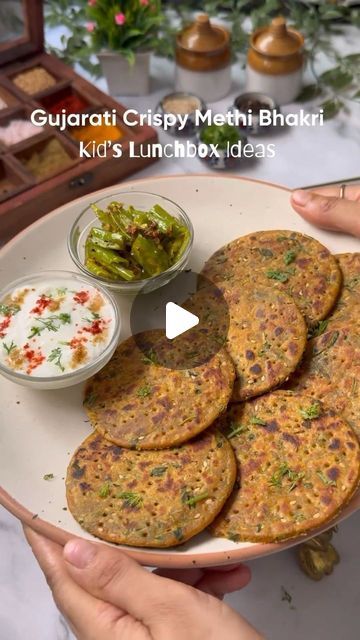 Methi Paratha Recipes, Gujarati Breakfast, Breakfast Recipes Indian Veg, Indian Breakfast Ideas, Cooking Shooking, Methi Recipes, Gujarati Snacks, Vegan Lunch Box, Indian Veg Recipes