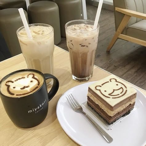 Korean Cafe, Cafe Aesthetic, Think Food, Kawaii Food, Cute Desserts, Brown Aesthetic, A Cup Of Coffee, Food Obsession, Cafe Food