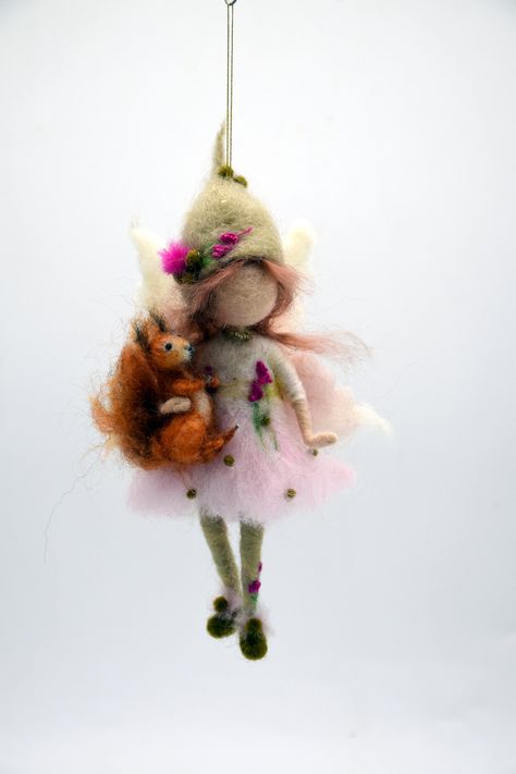 Needle Felted Christmas Decorations, Felted Christmas Decorations, Christmas Needle Felting, Needle Felted Fairy, Squirrel Christmas, Felted Fairy, Needle Felted Christmas, Felt Fairy, Fairy Crafts