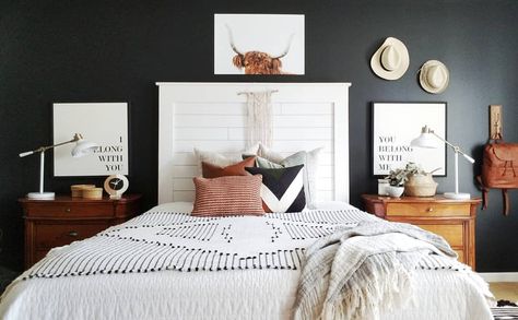 Highland Cow Bedroom, Cow Bedroom, Black Accent Walls, Bedroom Colour Palette, Guest Room Decor, Accent Wall Bedroom, Bedroom Color, Bedroom Retreat, Country Bedroom