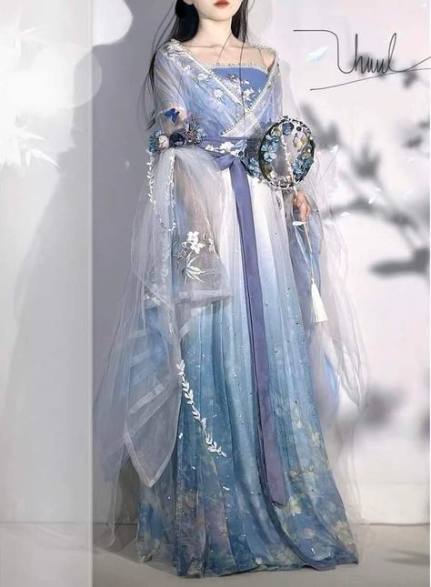 Blue Hanfu Aesthetic, Female Hanfu, Blue Hanfu, Hanfu Aesthetic, Chinese Prom Dress, Japanese Wedding Dress, Traditional Asian Dress, 2000s Japanese Fashion, Hanfu Girl