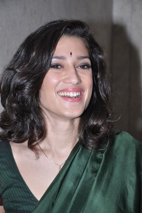 Fatima Bhutto, Desi Hot, Beautiful Women Over 40, Indian Traditional, Scarlett Johansson, Ethnic Wear, Girl Face, Powerful Women, Personalities