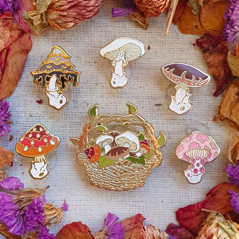 Amanita Phalloides, Fairy Circle, Mushroom Crafts, Enamel Pin Collection, Bag Pins, Pretty Pins, Statement Accessories, Cool Pins, Hard Enamel Pin