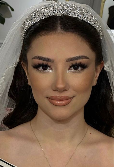 Makeup Looks Quinceanera Blue, Simple Makeup Looks With Glitter, Basic Quince Makeup, Quince Makeup Soft Glam, Quince Make Up Natural, Neutral Quince Makeup, Quiencera Makeup, Wedding Make-up, Quincenera Makeup Full Face