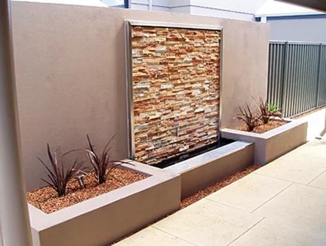 Modern Outdoor Fountains, Outdoor Wall Fountains, Water Wall Fountain, Water Fountain Design, Small Backyard Landscaping Designs, Garden Wall Designs, Water Feature Wall, Backyard Walkway, House Fence Design