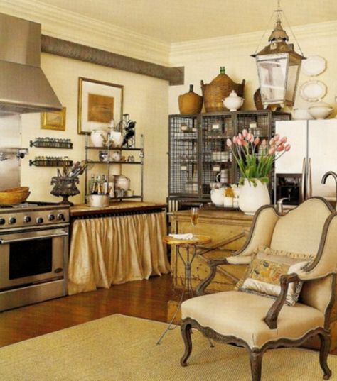 great kitchen style Kitchen Styles French, Unfitted Kitchen, Italian Kitchen Design, Kitchen French, French Farmhouse Kitchen, French Farmhouse Decor, European Kitchens, French Country Kitchens, Life Kitchen