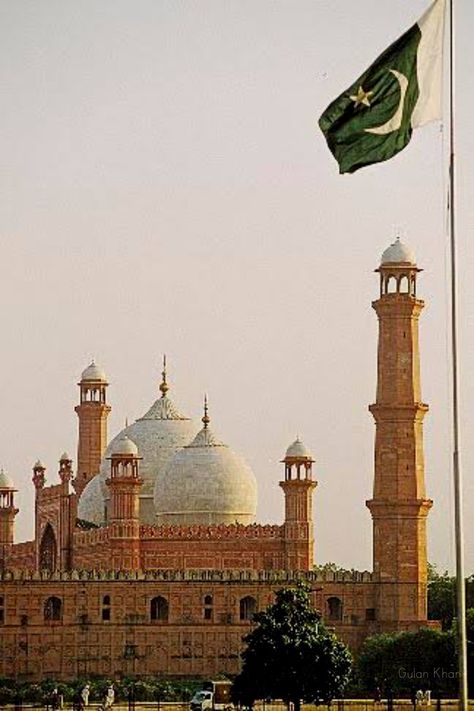 Pakistan Wallpaper, Badshahi Mosque, Pakistan Photography, Pakistan Tourism, Pakistan Art, South Asian Aesthetic, Pakistan Culture, Pakistani Culture, Pakistan Flag