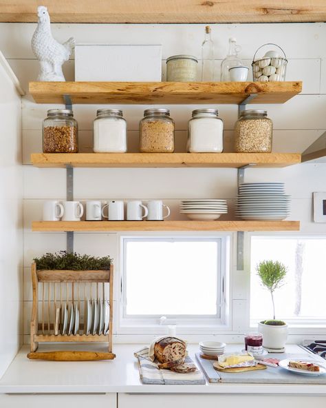 Keep open kitchen shelf storage clutter-free and efficient, as well as looking good, with these essential helpful tips. Shelves Above Kitchen Counter, Adjustable Kitchen Shelves, Kitchen Shelves Books, Spices On Open Shelves, White Kitchen Open Shelves, Cabinet Alternatives, Open Storage Kitchen, Scandinavian Cabin Interior, Shelves In Kitchen