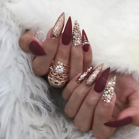 Follow Pinterest @ TheyLoveeSyiee Ongles Bling Bling, Nails 2018, Golden Nails, Burgundy Nails, Super Nails, Prom Nails, Bling Nails, Nail Polishes, Gold Nails