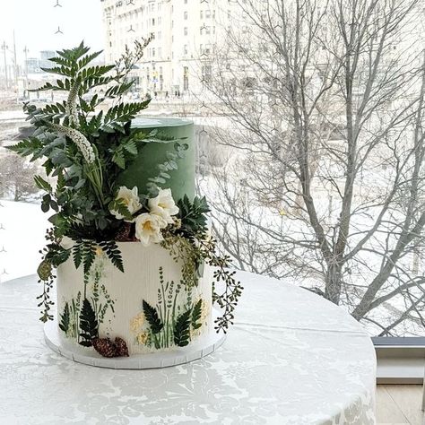 Greenery Cake Ideas, Fern Wedding Cake, Forest Themed Cake, Earthy Cake, Forest Theme Cake, Foliage Cake, Cakes Hello Kitty, Forest Wedding Cake, Forest Theme Cakes