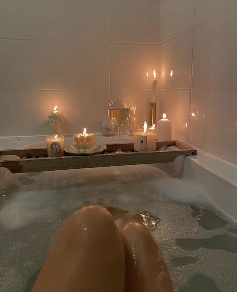 Bathtub Aesthetic, Aesthetic Bath, Bath Aesthetic, Healthy Lifestyle Inspiration, Relaxing Bath, Dream Lifestyle, Bath Tub, Bubble Bath, Dream Room