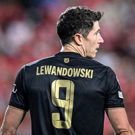 Lewandowski Pfp, Lewandowski Icon, Lewandowski Bayern, Bayern Munich Wallpapers, Impossible Is Nothing, Liverpool Players, Soccer Workouts, Football Icon, Fc Bayern Munich