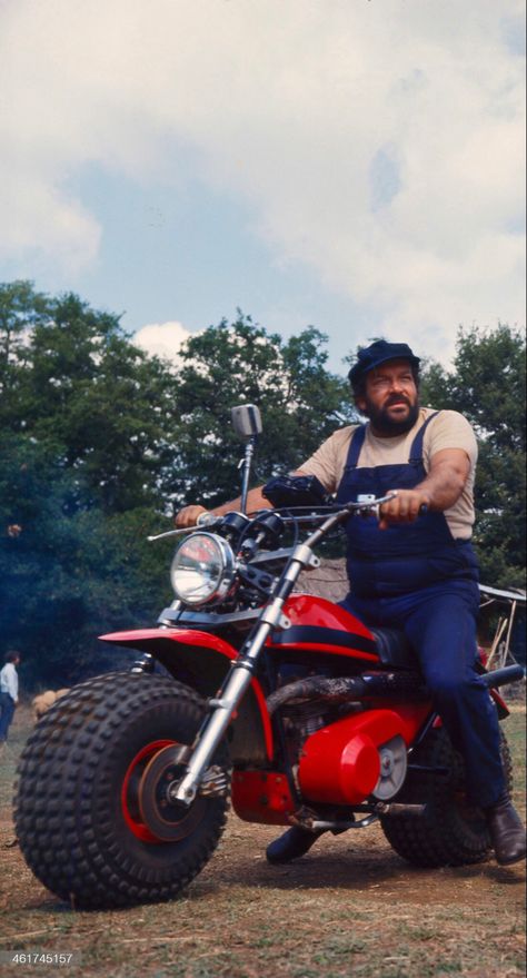 Bud Spencer Terence Hill, Fat Guy Fashion, Professional Swimmers, Water Polo Players, Bud Spencer, Tv Cars, Rat Bike, Spaghetti Western, Fat Man