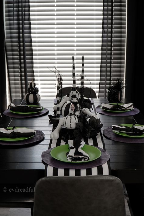 Beetlejuice Dinner Party, Beetlejuice Dinner, Beetlejuice Room, Beetlejuice Decor, Hippie Furniture, Beetlejuice Wedding, Halloween Juice, Beetlejuice Halloween, Dinner Decor