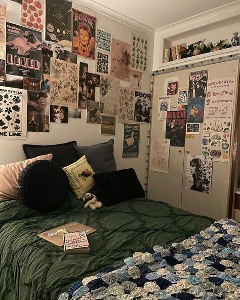 amy ✧ on Instagram: "currently missing my room :(" Dorm Room Ideas Preppy, Trendy Dorm Room Ideas, Room Ideas Preppy, Pastel Aesthetic Room, Trendy Dorm Room, Bad Room, Danish Pastel Aesthetic, Stories Love, Store Room