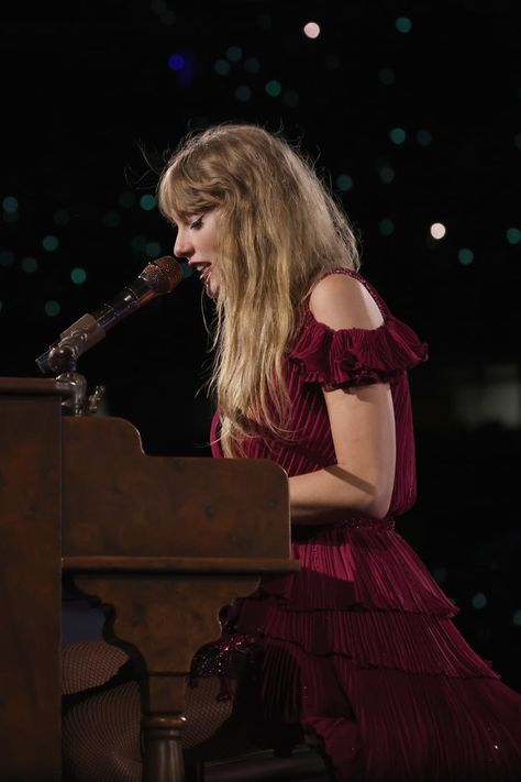 Aaron Dessner, My Tears Ricochet, Folklore Album, Scooter Braun, I Wish You Would, Estilo Taylor Swift, Taylor Swift The Eras Tour, Playing Piano, Taylor Swift Album