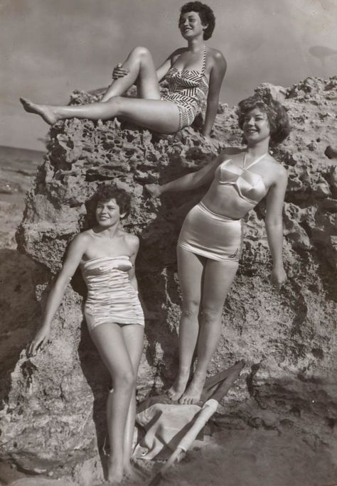 Discover more about the history of the bikini and the earliest two-piece swimsuits. #bikini #fashion #swimwear #beachscene Best Swimsuits, Background Vintage, Vintage Beach, Nashville Tennessee, Download Free Images, Vintage Pictures, The Good Old Days, Vintage Photographs, Swimwear Fashion