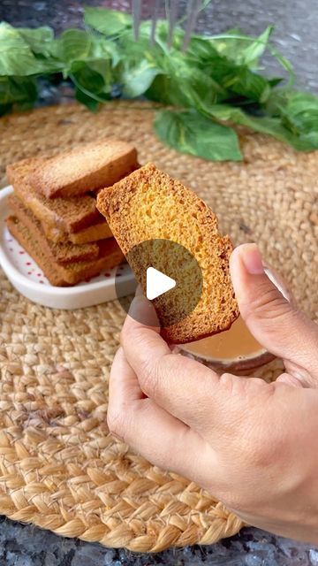 Jini Dosa Recipe, Suji Idli Recipe, Tea Rusk Recipe, Suji Idli Recipe Video, Milk Powder Gulab Jamun Recipe, Rusk Recipe, Jain Recipes, Golden Colour, Healthy Bread