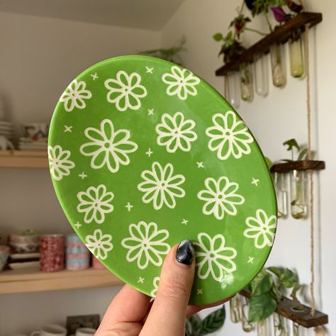 So obsessed with how this green sgraffito soap dish turned out! 🌿✨🤍 This little guy is due to be available and on display at @flutterandfern - Make sure to head over and check out all of the pieces I will have on display in their lovely shop, as well as all the other works by all the other amazing artists! ✨🤍 #art #artist #ceramics #pottery #painting #illustrator #ceramicstudio #potterytiktok #potterypainting #painter #potteryart #ceramicpainter #floral #bisqueware #glaze #houseplant #creat... Pottery Painting Green, Amazing Artists, Ceramics Ideas, Ceramics Ideas Pottery, Ceramics Pottery, Illustrators On Instagram, Ceramic Studio, Sgraffito, Lovely Shop