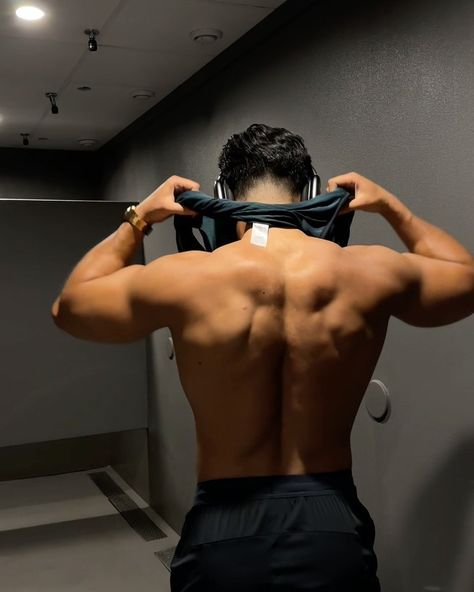 How’s the back lookin? | Instagram Guy Looking Back, Muscled Men, Muscled Back, Men’s Back, Men’s Back Muscles, Guys Back, Male Back Aesthetics, Fit Boy, Back Aesthetic Men