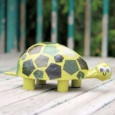 Paper Mache Turtle, Paper Mache Crafts For Kids, Making Paper Mache, Paper Mache Projects, Turtle Crafts, Paper Mache Animals, Turtle Gifts, Paper Mache Sculpture, Paper Mache Crafts