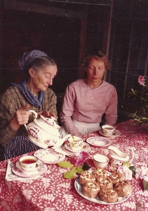 Tasha Tudor, Tudor House, Beatrix Potter, Country Life, American Artists, Afternoon Tea, Vermont, Tea Time, Tea Party