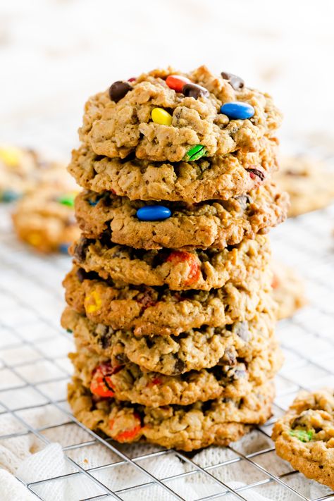 Gluten Free Monster Cookies, Cookie Biscuits, Cookies Sans Gluten, Biscuits Recipes, Monster Cookies Recipe, Cookies Gluten Free, Peanut Butter Roll, Gluten Free Recipes For Dinner, Cookie Calories