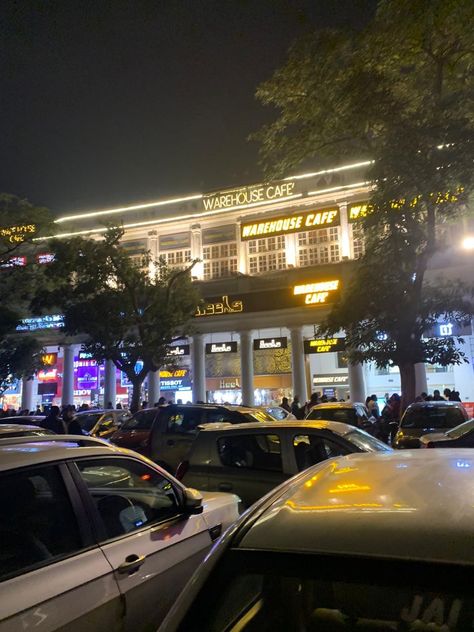 Delhi Famous Places, Connaught Place Aesthetic, Connaught Place Snap, Night Out Delhi, Connaught Place Delhi Snap, Connaught Place Delhi Aesthetic, Delhi Aesthetic Night, Delhi Snaps Night, Delhi Club Snap